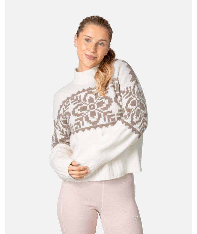DisaKnit-Cream-colored sweater with a geometric pattern on a white background