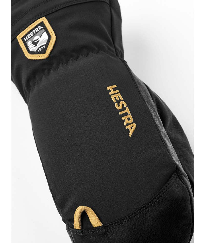 HeliMistralJr.Mitt-Black mitt on a white background