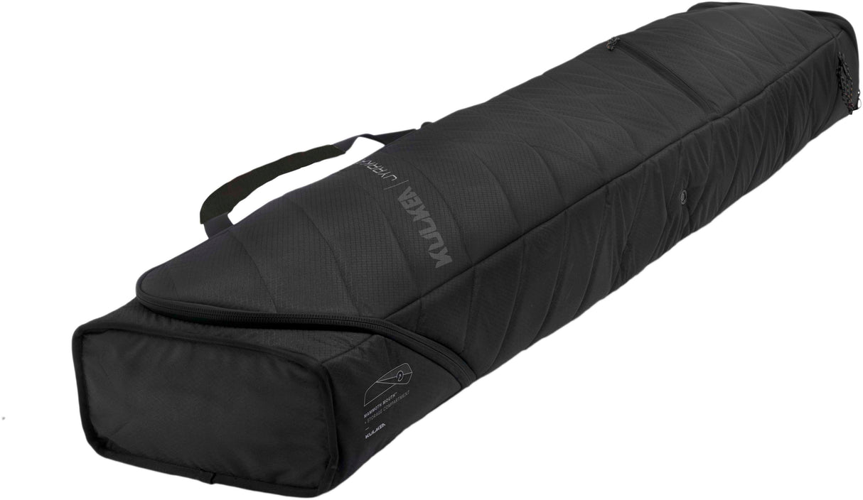 JyrkkaSnowboardBag-Black snowboard bag on a white background