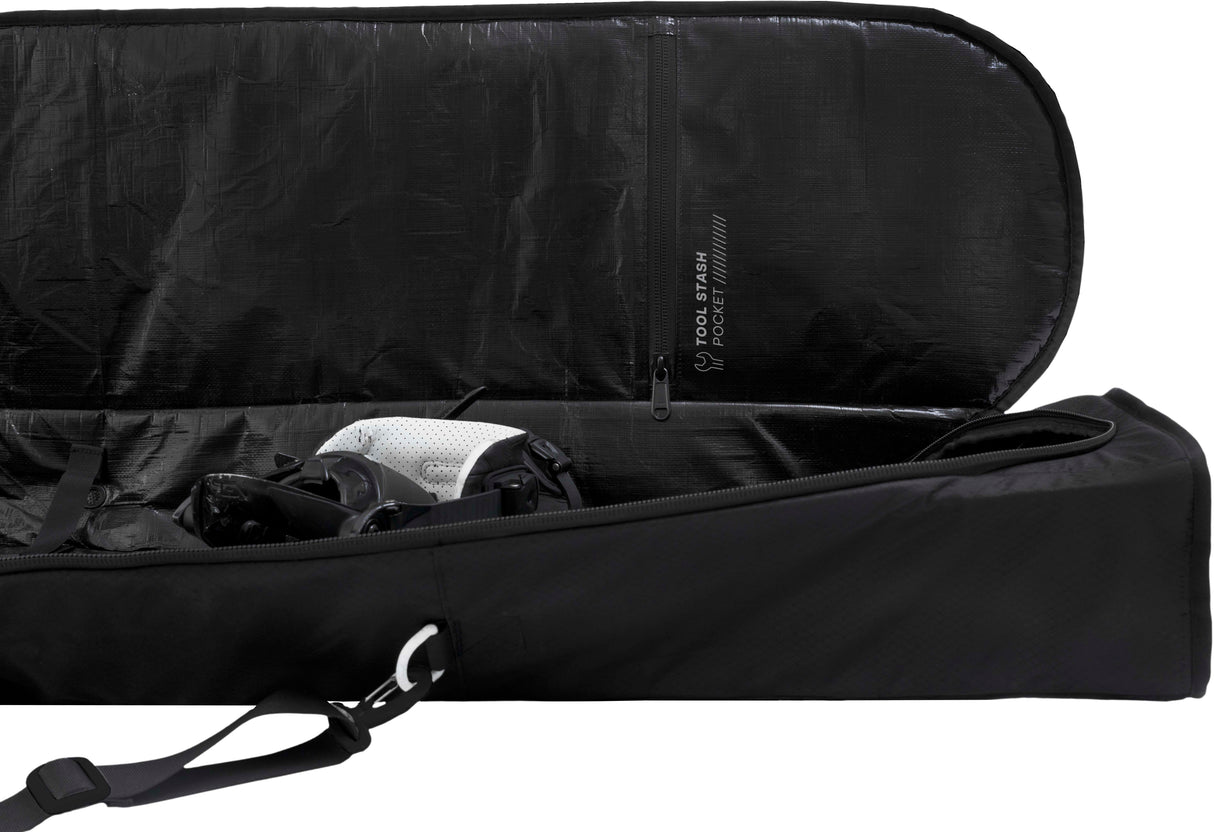 JyrkkaSnowboardBag-Black snowboard bag on a white background