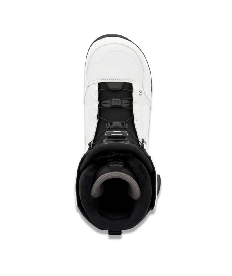 Lasso- White and black dual BOA snowboard boot on a white background