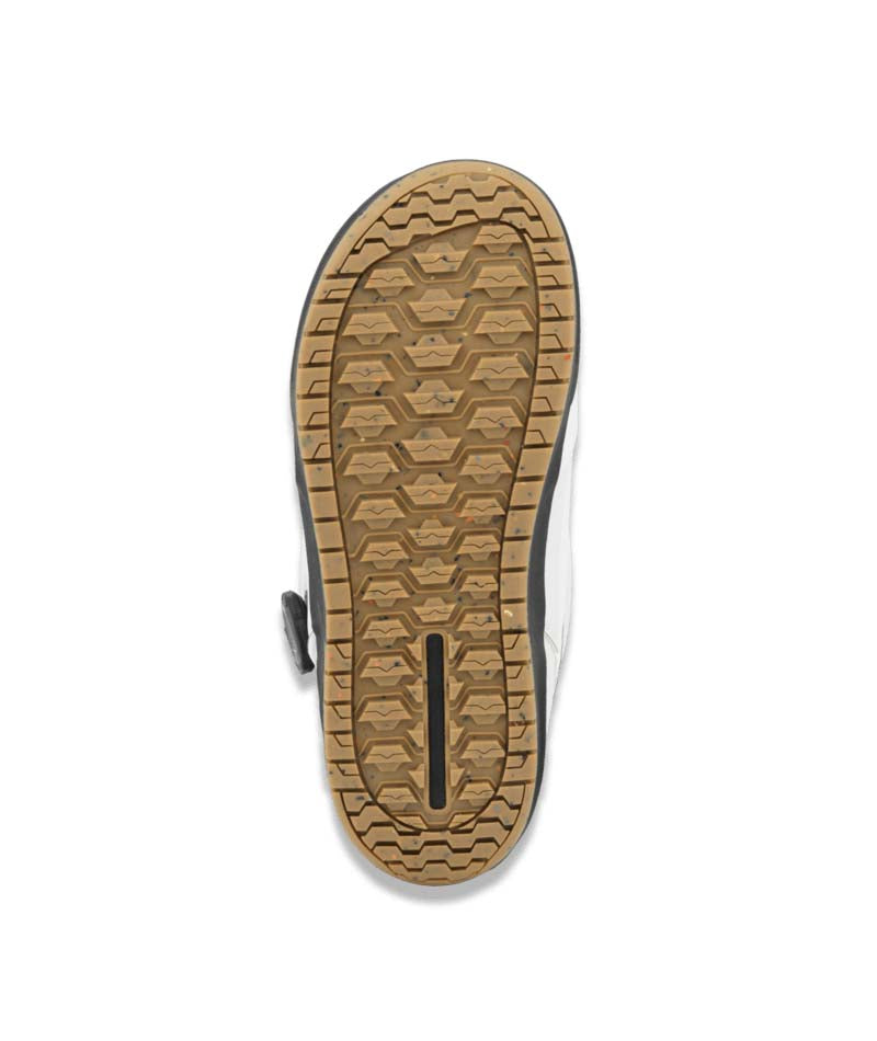 Lasso- White and black dual BOA snowboard boot on a white background