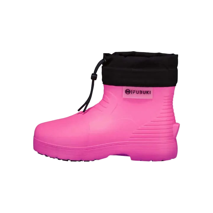 Niseko3.0Low- Pink rubber boot with black cuff on a white background