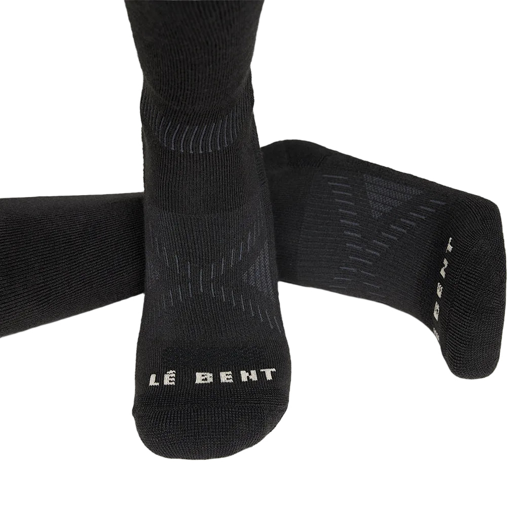 Light Cushion Logo Snow Sock-Black socks with a brand logo on a white background