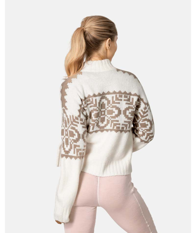 DisaKnit-Cream-colored sweater with a geometric pattern on a white background