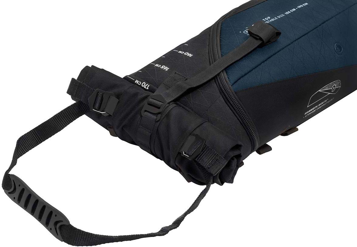 KantajaSingleRollerSkiBag- Black and blue bag on a white background
