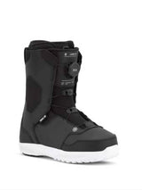 LassoJr.- Black snowboard boot on a white background