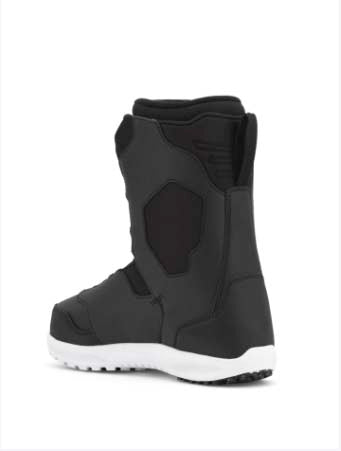 LassoJr.- Black snowboard boot on a white background