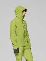 LofotenGore-TexJkt-Person wearing a green ski jacket on a gray background
