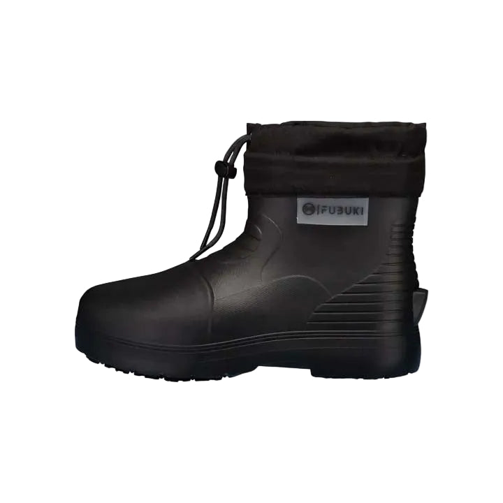 Niseko3.0Low- Black rubber boot with a visible brand label on a white background