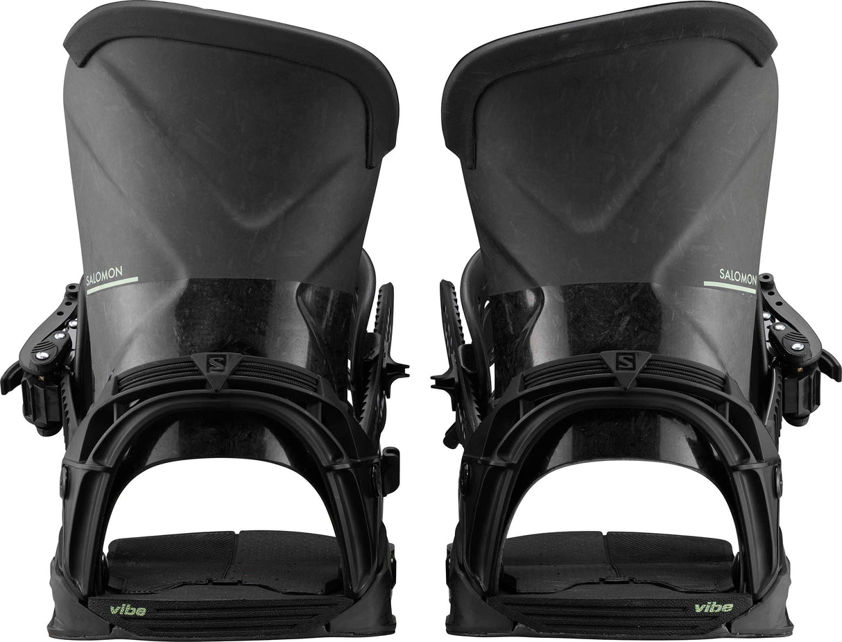 QuantumCarbon-Pair of black snowboard bindings on a white background