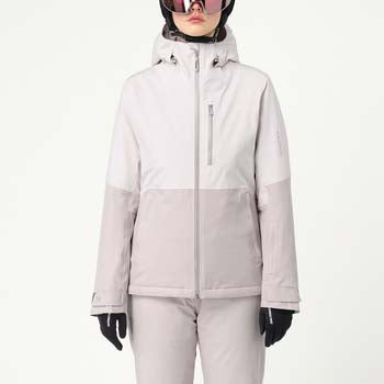 WHighlandInsulatedJacket-Person wearing a white ski jacket on a white background