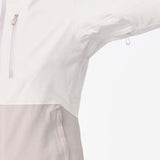 WHighlandInsulatedJacket-Person wearing a white ski jacket on a white background