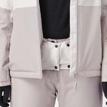 WHighlandInsulatedJacket-Person wearing a white ski jacket on a white background