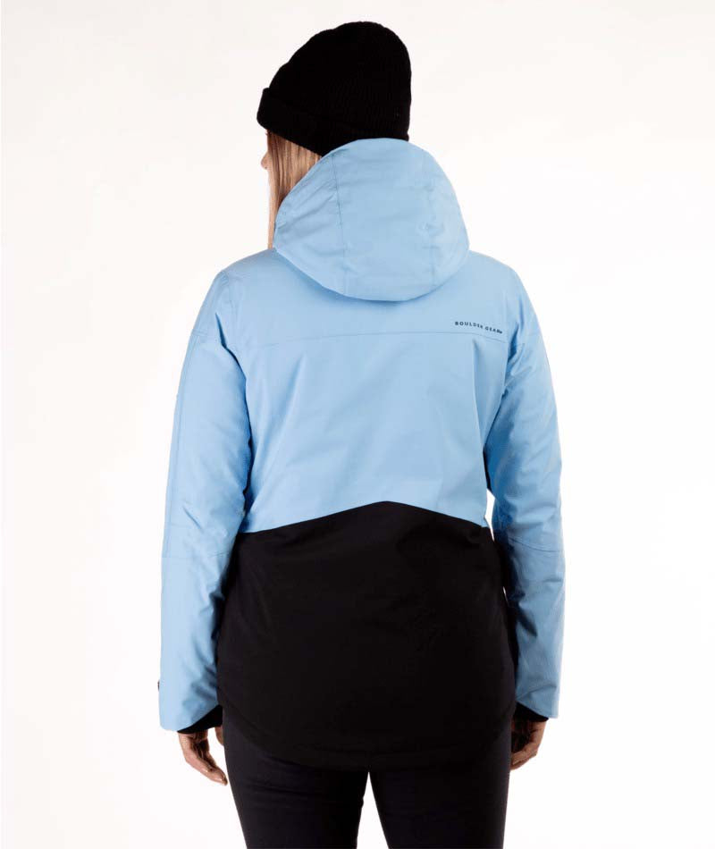 WMesmerizeJacket-Person wearing a light blue and black jacket with a white background