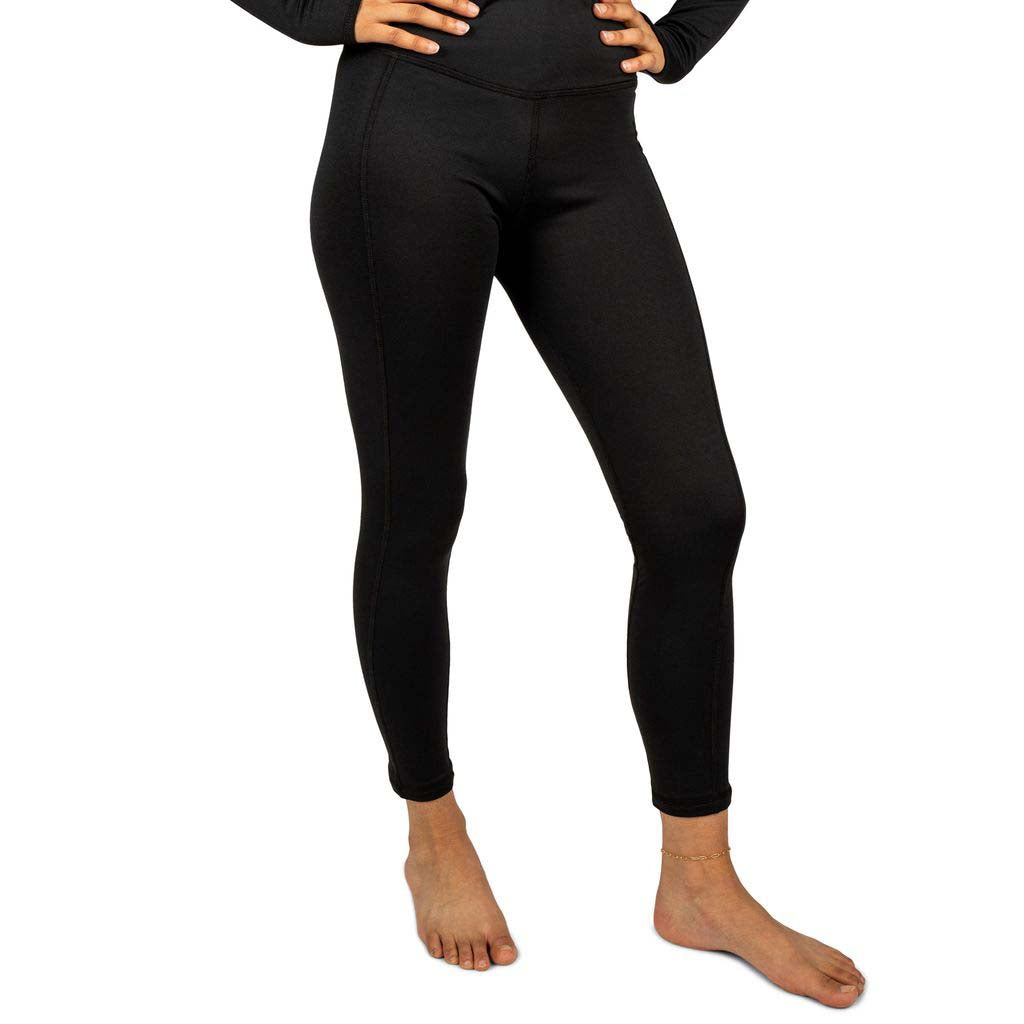 WSkylinerPant-Black leggings worn by a person on a white background