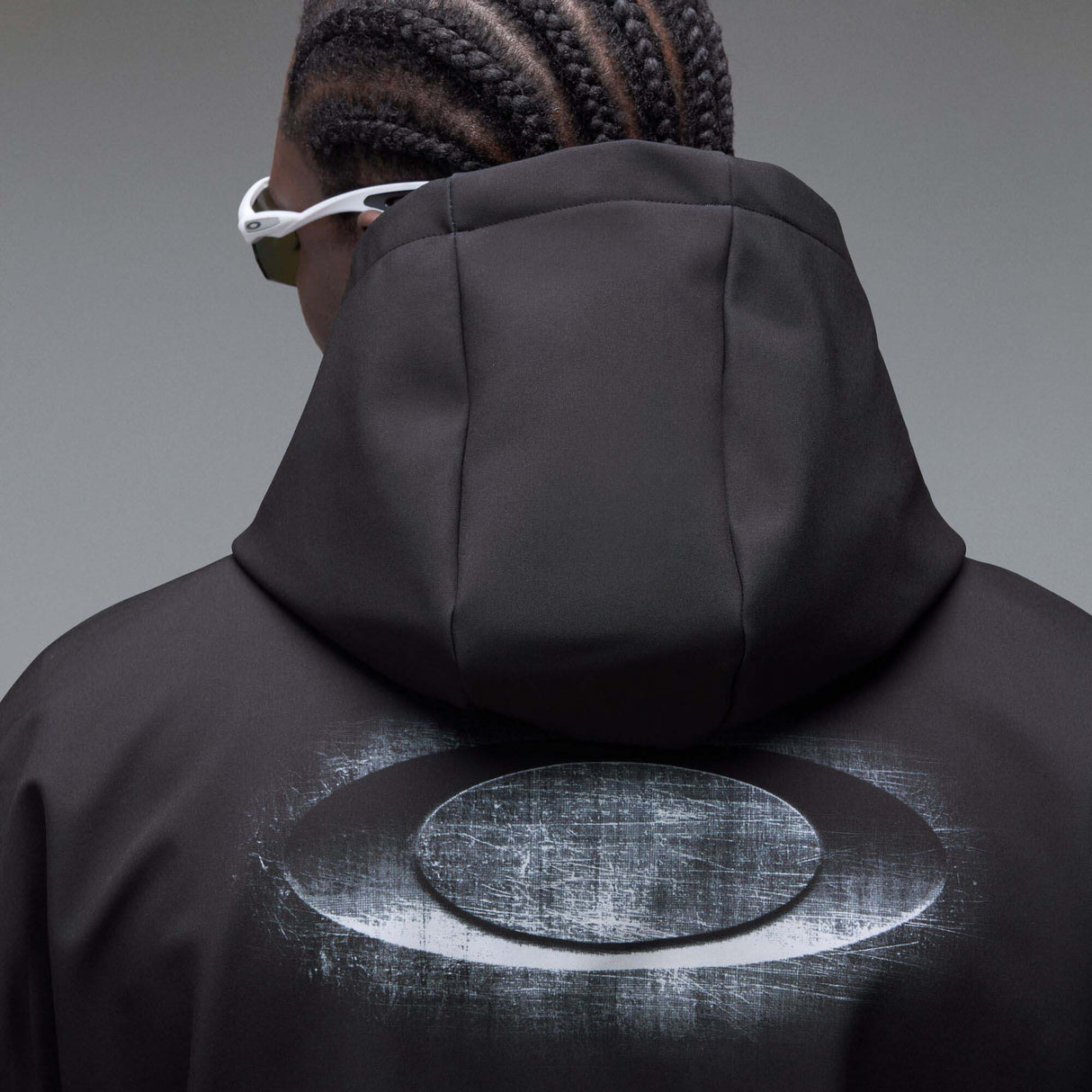 WintertideScratchedHoodie-A black pullover hoodie with a small white Oakley logo on the left chest, displayed against a neutral gray gradient background.