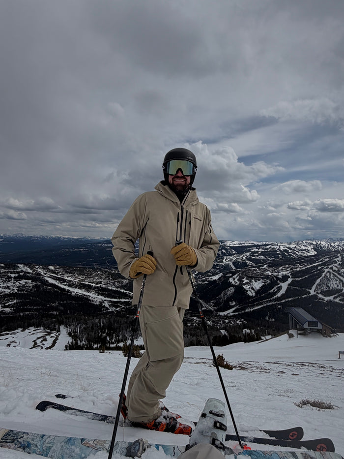 Chris skiing